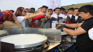 Tarihi On Gözlü Köprüde tanıtım için Lübnan künefesi ikram edildi