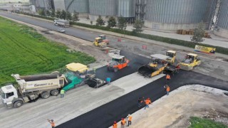 Tarsusta KOBİ işletmelerinin bulunduğu bölgenin yolları sıcak asfaltla kaplandı