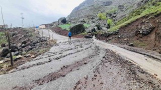 Taşkın ve dolu ziyaretgahta hasara neden oldu