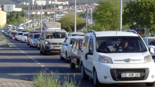 Tatilcilerin dönüş kuyruğu