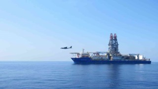 TCG Bartın korveti ve Deniz Karakol Uçağı, yeni sondaj gemisine refakat etti