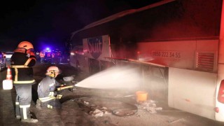 TEMde lastiği patlayan yolcu otobüsünde yangın çıktı