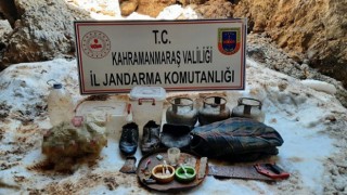 Teröristlerin kullandığı mağarada yaşam malzemesi ele geçirildi
