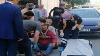 Ters yönde giden otomobilin çarptığı yaya yaralandı