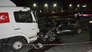 Ters yöne giren alkollü sürücü kamyonla kafa kafaya çarpıştı