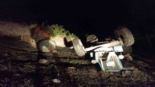 Tokatta devrilen traktörün sürücüsü hayatını kaybetti