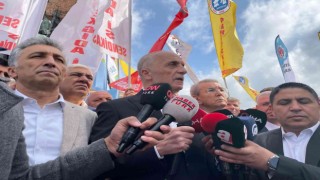 Türk-İş, Taksime çelenk bıraktı