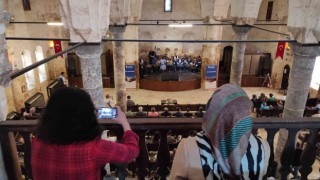 Türk ve İngiliz müzik gruplarından Urfa türküleri