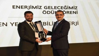 Türkiye Enerji ve Doğal Kaynaklar Zirvesinde TİKAV ile Akfen Yenilenebilir Enerjiye ödül