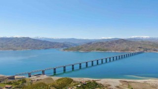 Türkiyenin en uzun demir yolu köprüsü Elazığda
