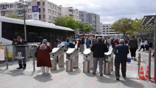 Turnikeli otobüs durağı ile trafik güvenliği arttı, bekleme süresi azaldı