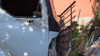 Tuzlada freni boşalan tır önce araca çarptı ardından müstakil eve daldı