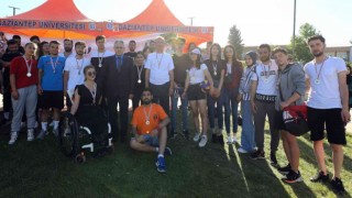 Uluslararası gençlik festivalinde dereceye giren sporculara ödül