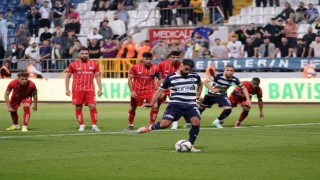 Umut Bozok, 18 gole ulaşarak gol krallığında zirveye yerleşti