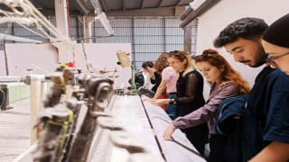 Üniversite öğrencileri halı üretim tesisini gezdi