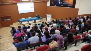 Üniversitede “Neden Matematik” konulu seminer verildi