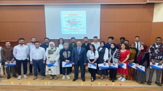 Üniversitede şiir dinletisi