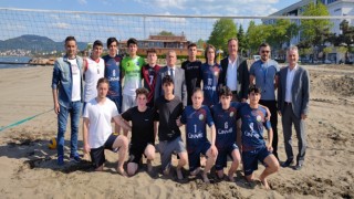 Ünyede manyetik kumda voleybol turnuvası