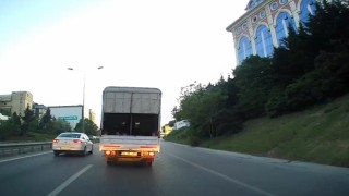 Üsküdarda kamyonet kasasındaki çocukların tehlikeli yolculuğu kamerada