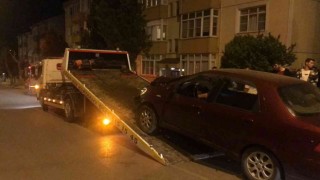 Uzunköprüde direksiyon hakimiyetini kaybeden sürücü bariyerlere çarparak durabildi