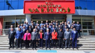 Vali Akın, Kırşehirde veda ziyaretlerine başladı