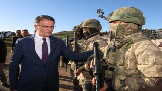 Vali Balcı, sınır hattındaki birlikleri ziyaret etti