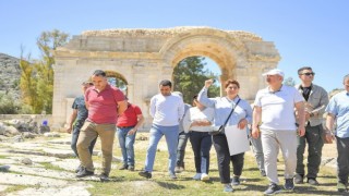 Vali Elban: Anavarza, Efesten çok daha büyük bir antik kent