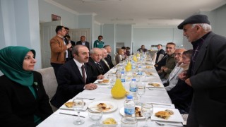 Vali Epcim, huzurevi sakinleriyle bayramlaştı