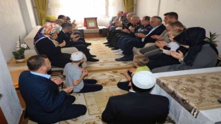 Vali Özkan, şehit İsmet Işıkın ailesini ziyaret etti