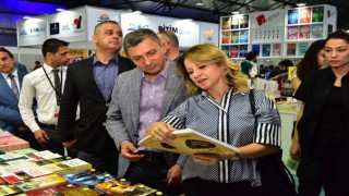 Vali Şahinden gençlere kitap tavsiyesi