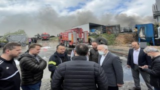Vali Şentürk, yangın çıkan fabrikada incelemede bulundu
