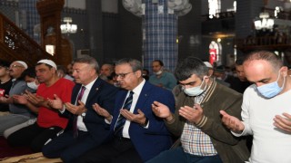 Vali Su, vatandaşlarla bayramlaştı