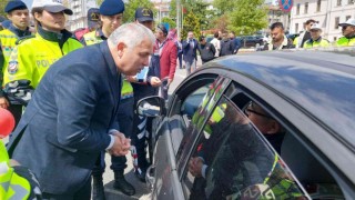 Vali Yıldırım: “Yayaysak her yerde yollara atlamayacağız”