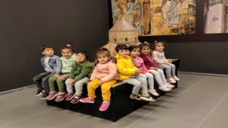 Van Büyükşehir Belediyesi minikleri tarihle buluşturdu