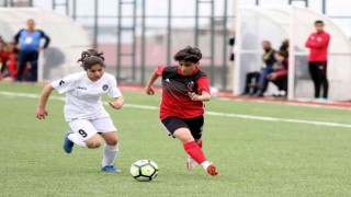 Van Büyükşehir Kadın Futbol takımı namağlup şampiyonluğunu ilan etti
