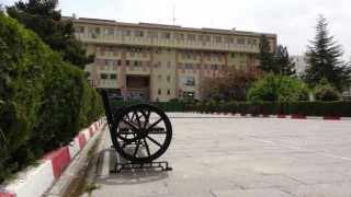 Van Valiliği önündeki bariyerler yıllar sonra kaldırıldı