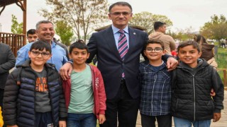 Van Valisi Dr. Ozan Balcı, uçan balıkların göçünü izledi