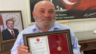 Vefalı çiftçiyi ağlatan madalya