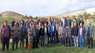 Vefat eden yakınları için bir araya gelip dua ettiler
