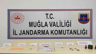 Villada uyuşturucu partisine operasyon
