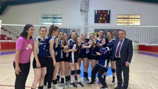 Voleybol şampiyonları kupalarını aldı