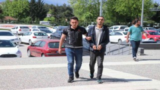 Vücuduna sardığı 940 gram esrarla otobüste yakalandı