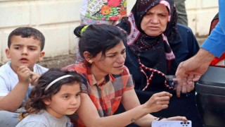 Yangında 2 çocuğu dumandan etkilenen anne gözyaşlarını tutamadı