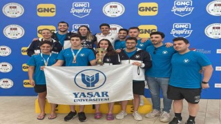 Yaşar Üniversitesi öğrencileri yüzmede dereceleri topladı