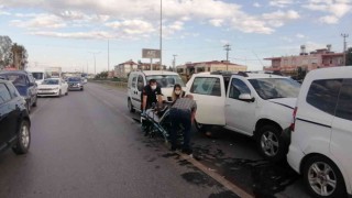 Yayaya yol vermek isterken zincirleme kazaya neden oldular