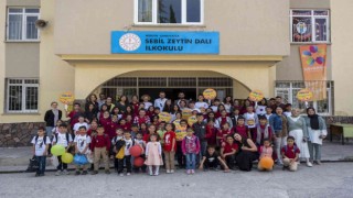 Yazar Müminoğlu, Çamlıyaylada 100Bin Gülücük etkinliğinde çocuklarla buluştu