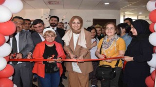 Yazar, şair ve ozanlar okulda kütüphane kurdu