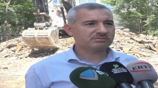 Yeşilyurtta yeni sağlık merkezi için eski binaların yıkımına hız verildi