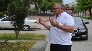 Yol ortasındaki türbe 37 senedir konuşulmaya devam ediyor