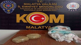 Yolcu otobüsünde esrar ile cinsel içerikli ürün ele geçirildi